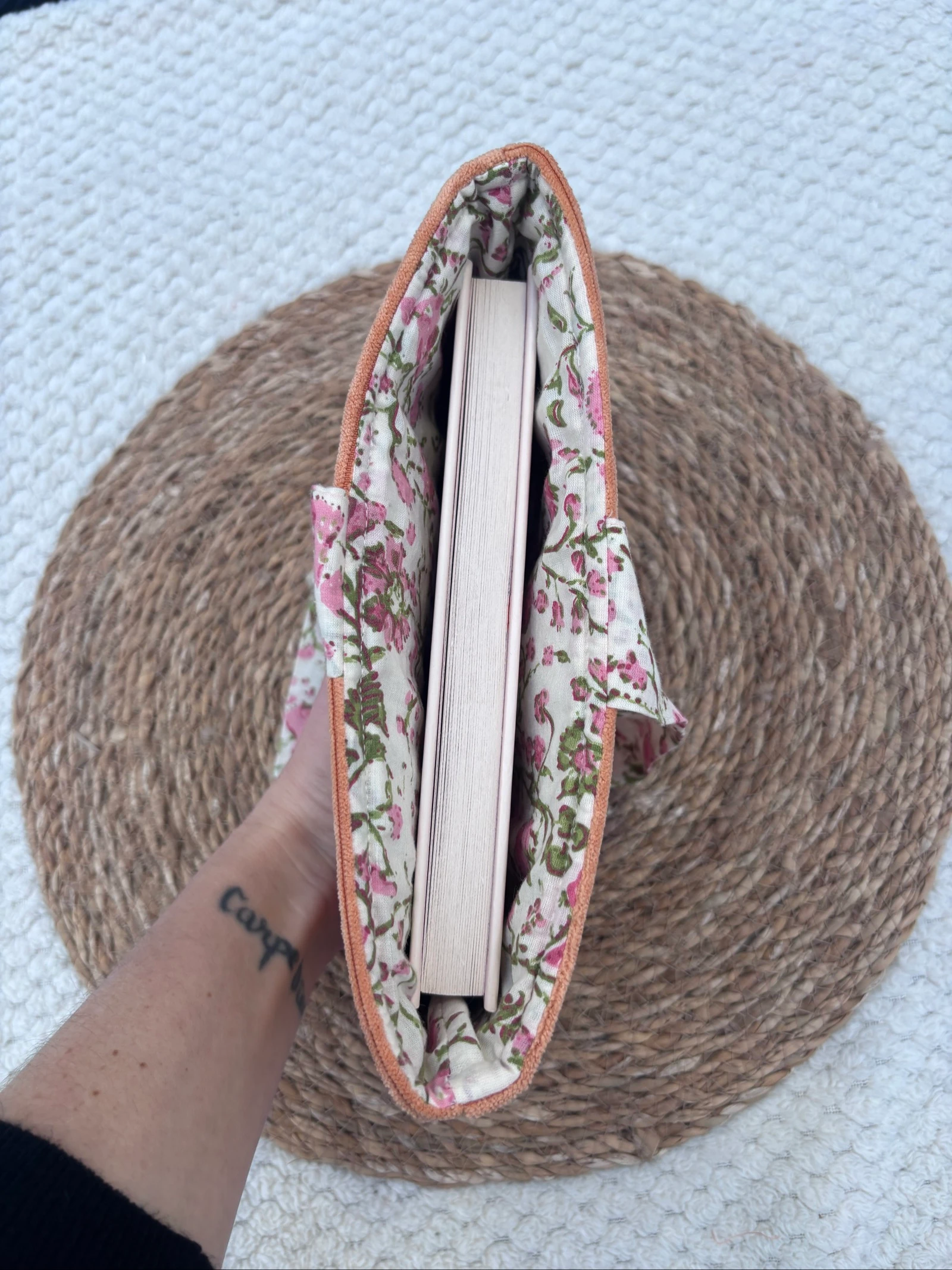Handmade Apricot Ribbed Velvet Book Pouch – photo 3